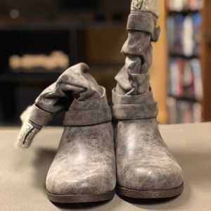 Women’s boots, size 7